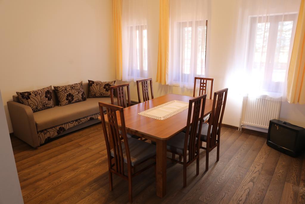 Borzont Ezuestfenyo Agroturisztikai Panzio酒店 外观 照片